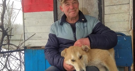 Гаспадар бел-чырвона-белай хаты трымае сухую галадоўку