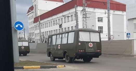 Усе калідоры былі застаўлены ложкамі з параненымі, некаторыя прасілі іх дабіць...