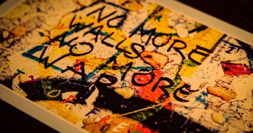 Прывітанне з таго боку сцяны