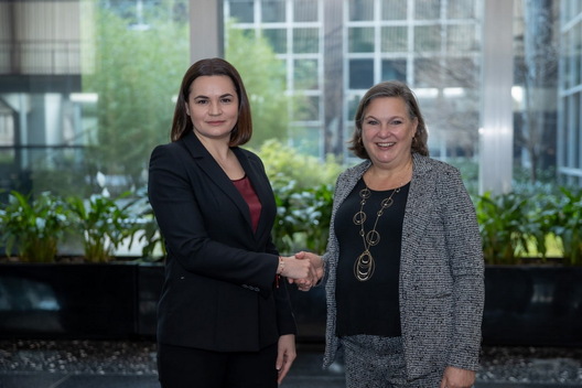 Святлана Ціханоўская і Вікторыя Нуланд. Фота: прэс-служба Ціханоўскай Святлана Ціханоўская і Вікторыя Нуланд. Фота: прэс-служба Ціханоўскай