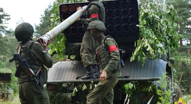 Для чаго Беларусь сцягвала войскі да мяжы з Украінай? Тэтрыс па-генеральску. Што зараз на мяжы з Украінай, куды нядаўна сцягвалі войскі?