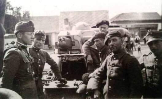 Польскія танкісты ў Венгрыі, верасень 1935 года Польскія танкісты ў Венгрыі, верасень 1935 года