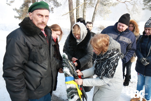 3/8 pomnik_zhyznieuskamu_2018_liava_1_logo.jpg