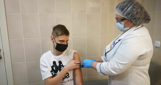 У Беларусі пачалі вакцынаваць супраць ковіду ﻿дзяцей 12-17 гадоў