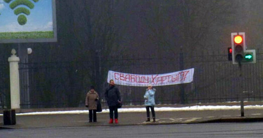 Леаніда Кулакова міліцыя адвезла ў пастарунак, Вольга Нікалайчык збірае торбу