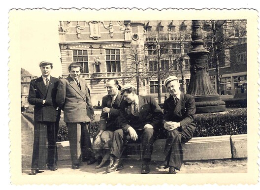 ravienski_i_studentykrasavik1951.jpg ravienski_i_studentykrasavik1951.jpg