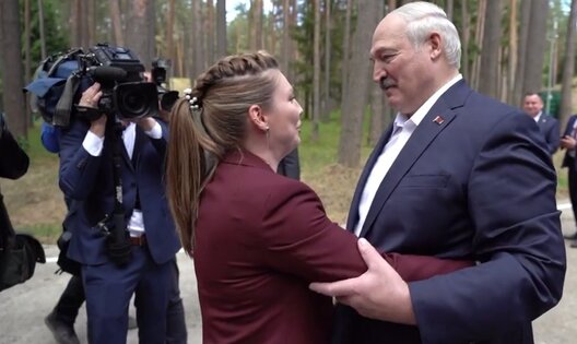 Лукашэнка і Скабеева. Скрыншот з відэа Лукашэнка і Скабеева. Скрыншот з відэа