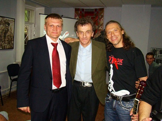 Сяргей Каваленка, Вітаўт Мартыненка, Ігар Сімбіроў на прэзентацыі дыска «Сімвал веры і свабоды». Фота Анатоля Мяльгуя Сяргей Каваленка, Вітаўт Мартыненка, Ігар Сімбіроў на прэзентацыі дыска «Сімвал веры і свабоды». Фота Анатоля Мяльгуя