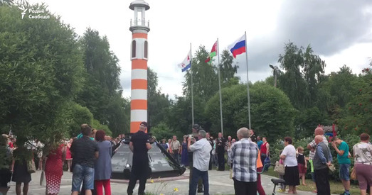 У Івацэвічах узнялі расейскі сьцяг і настальгавалі па СССР (відэа)