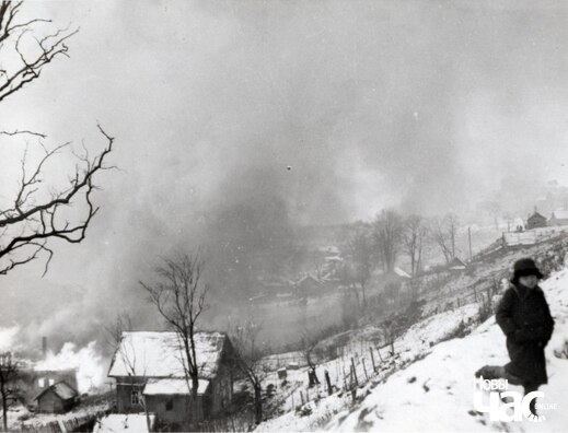 Спальваецца частка Магілёва, што ляжыць пад высокім берагам. Снежань 1943 г. Спальваецца частка Магілёва, што ляжыць пад высокім берагам. Снежань 1943 г.