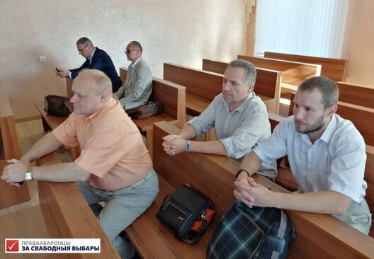 Назіральнікі кампаніі "Праваабаронцы за свабодныя выбары" ў Гродзенскім абласным судзе Назіральнікі кампаніі "Праваабаронцы за свабодныя выбары" ў Гродзенскім абласным судзе