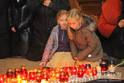 Вячэрняя Імша на Дзень Усіх Святых у Мінскай катэдры. Фота catholic.by. Вячэрняя Імша на Дзень Усіх Святых у Мінскай катэдры. Фота catholic.by.