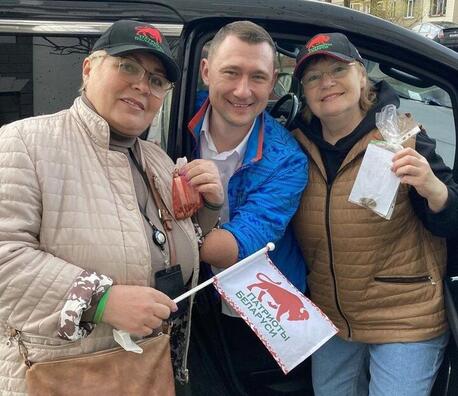 Былы паралімпіец Аляксей Талай на аўтапрабегу ў падтрымку Лукашэнкі. Крыніца фота: zerkalo.io Былы паралімпіец Аляксей Талай на аўтапрабегу ў падтрымку Лукашэнкі. Крыніца фота: zerkalo.io