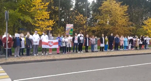Ланцуг салідарнасці ў Бараўлянах. Скрыншот з відэа. Ланцуг салідарнасці ў Бараўлянах. Скрыншот з відэа.