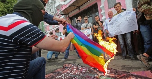 Нацыяналісты заблакавалі цэнтр Кіева, каб сарваць марш ЛГБТ