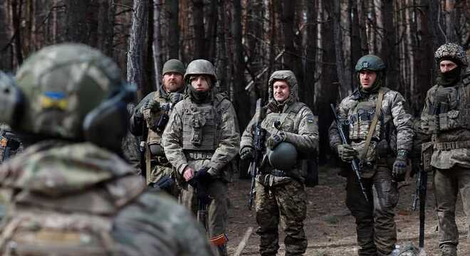 Ці з'яўляецца мабілізацыя ва Украіне аб'ектыўнай неабходнасцю? Мабілізацыя: Ісці бараніць Украіну, стаць ухілістам ці адмовіцца ад грамадзянства?