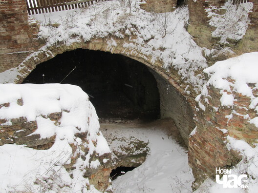 Скляпеністыя падваліны палацу мелі некалькі паверхаў Скляпеністыя падваліны палацу мелі некалькі паверхаў