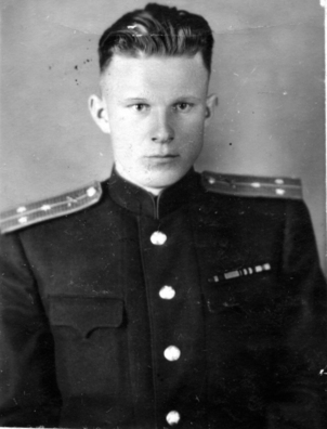 Васіль Быкаў падчас службы на Далёкім Усходзе 1950 год. Фота з архіву Васіля Васіль Быкаў падчас службы на Далёкім Усходзе 1950 год. Фота з архіву Васіля