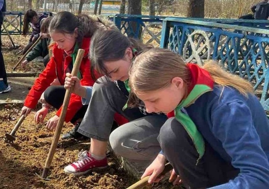 2/3 vykarystanne_dzicjaczaha_truda_u_hlusku._fota__belarus_za_mkadam_2.jpg