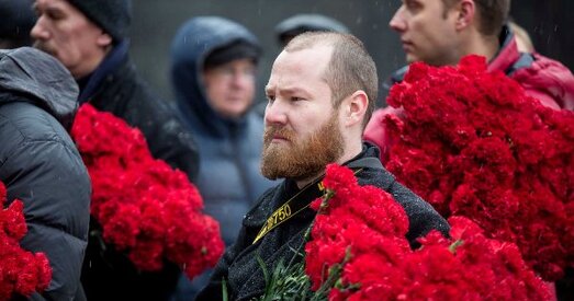 Расія, Масква, ХХІ стагоддзе. Сталіну нясуць кветкі (фотарэпартаж)