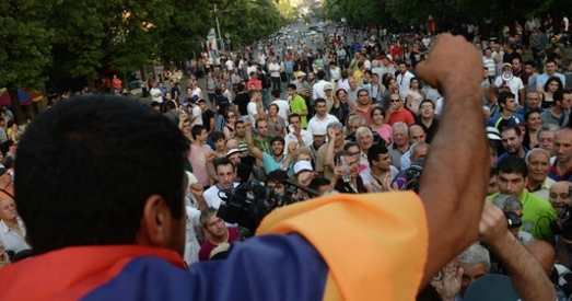 У Ерэване паліцыя затрымала дэманстрантаў, барыкады разабралі