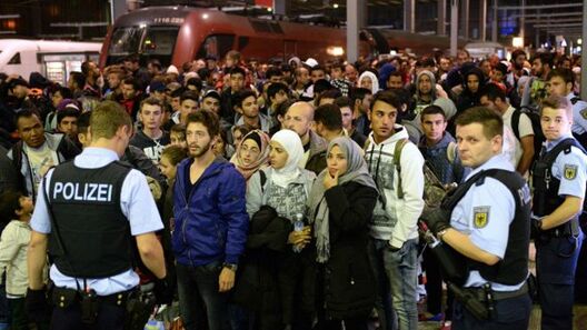 150912120730_munich_station_refugees_624x351_epa_nocredit.jpg 150912120730_munich_station_refugees_624x351_epa_nocredit.jpg
