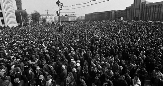Нароўні з Канстытуцыяй