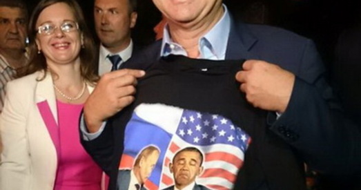 Дэпутаты з Францыі забаўляюцца ў Крыме: скупляюць сувеніры "Абама, ты чмо"