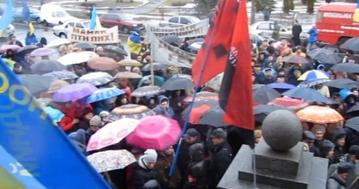 Каля тысячы палтаўчан выйшлі пратэставаць супраць дзеянняў дэпутатаў гарсавета
