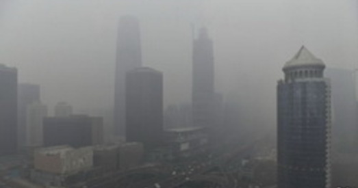 У Пекіне з-за смогу абвешчаны вышэйшы, «чырвоны» узровень небяспекі