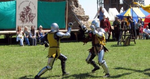 Наваградак: бугурты за міліцэйскім ачапленнем