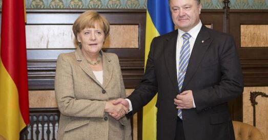 Напярэдадні паездкі ў Мінск Пётр Парашэнка абмеркаваў сустрэчу, што мае адбыцца, з Ангелай Меркель