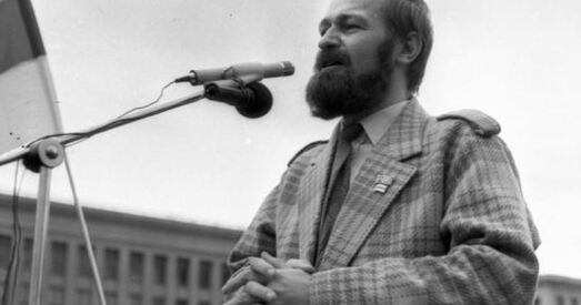 Алег Трусаў прыгадвае 25 жніўня 1991 года: Пад парламентам стаялі тысячы