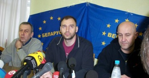 Вызваленыя палітвязні сустрэліся з журналістамі
