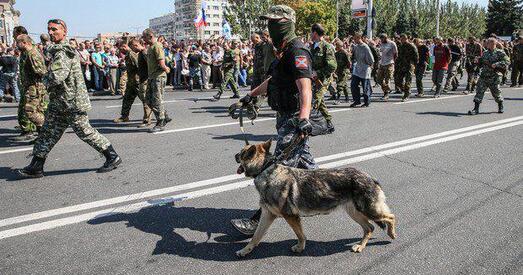 Баевікі «ДНР» правялі закладнікаў па цэнтральнай плошчы Данецка
