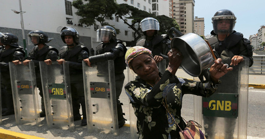 Тысячы венесуэльцаў выйшлі на «марш пустых каструль»