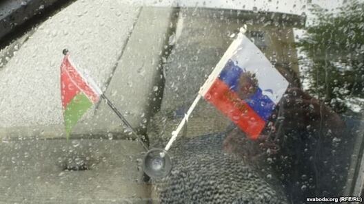 flags_in_a_car.jpg flags_in_a_car.jpg