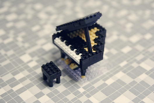 grand_piano.jpg grand_piano.jpg