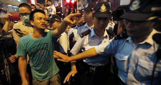 У Ганконгу арыштаваныя мафіёзі, якія напалі на студэнтаў-пратэстоўцаў