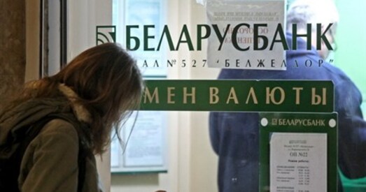 Беларусы ў лютым зноў пачалі скупляць валюту