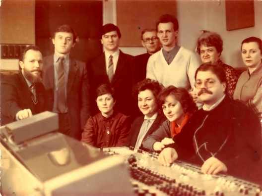 kalektyiu_belaruskay_maladzyozhnay_tretsi_zleva_staits_uladzimir_dzyuba_syadzyats_zleva_naprava_ina_studzinskaya_zhanna_litvina_tatstsyana_melnichuk_uladzimir_sakulski.jpg kalektyiu_belaruskay_maladzyozhnay_tretsi_zleva_staits_uladzimir_dzyuba_syadzyats_zleva_naprava_ina_studzinskaya_zhanna_litvina_tatstsyana_melnichuk_uladzimir_sakulski.jpg