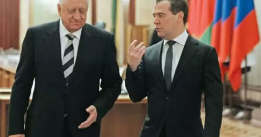 Мясніковіч папрасіў грошай у Мядзведзева