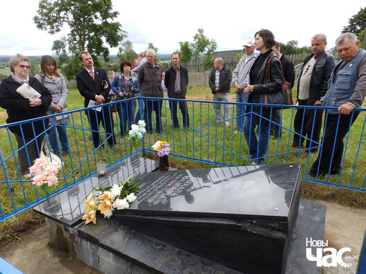 1/8 p6150173_logo.jpg