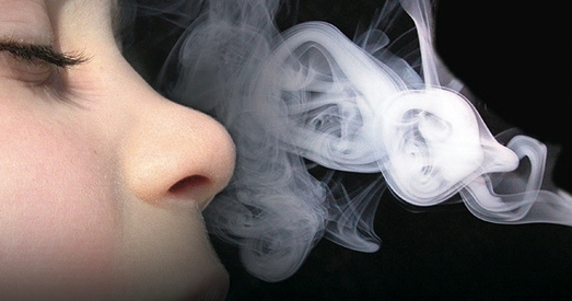 Беларусь уваходзіць у лік краін-лідэраў па ўзроўні падлеткаў, якія паляць