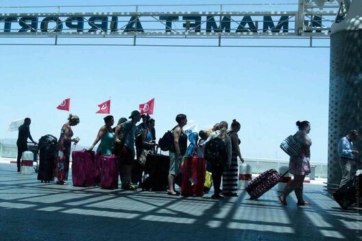 turisty_tunis_aeroport_27062015_1.jpg turisty_tunis_aeroport_27062015_1.jpg