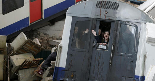 Рукатворны Апакаліпсіс: у Вялікабрытаніі ў межах буйнейшых вучэнняў “абвалілі” гмах на станцыю метро