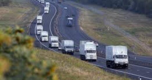 Расійскія "Камазы" з гуманітарнага канвою вяртаюцца з Украіны ў Расію. З вайсковым абсталяваннем