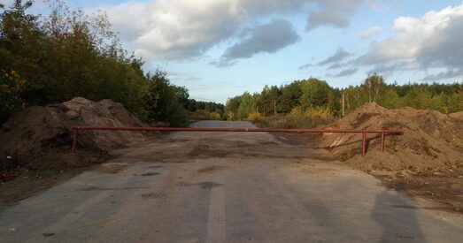 Ля мемарыяла ў Трасцянцы нарэшце паставілі шлагбаум (фота)