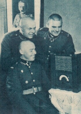 14_7_saldati_vojska_pol_skaga_sluhajuc_radijo_1938_g.jpg 14_7_saldati_vojska_pol_skaga_sluhajuc_radijo_1938_g.jpg
