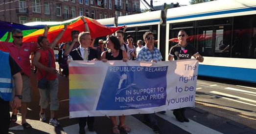 Віцэ-мэр Амстэрдама пранёс банэр Мінскага гей-прайда